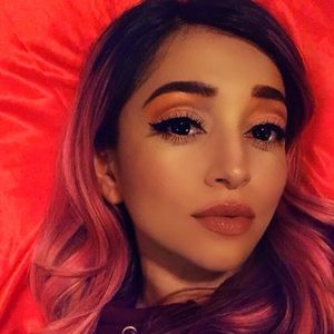 Meet your Posher, Hilaria